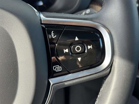 Certified 2023 Volvo XC60 B5 Plus image 20