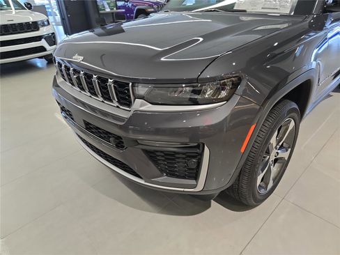 New 2026 Jeep Grand Cherokee Limited image 9