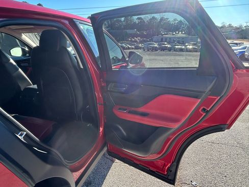 Used 2017 Jaguar F-PACE R-Sport image 18