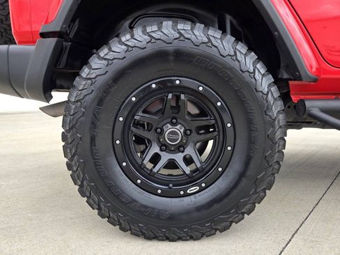 Used 2018 Jeep Wrangler Unlimited Sahara AWD/4WD image 5