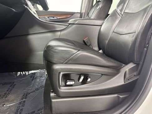 Used 2019 Cadillac Escalade ESV Luxury AWD/4WD image 21