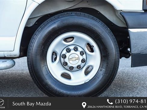 Used 2024 Chevrolet Express 2500 w/ Driver Convenience Package image 11