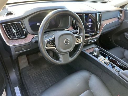 Used 2023 Volvo XC60 B5 Plus image 6