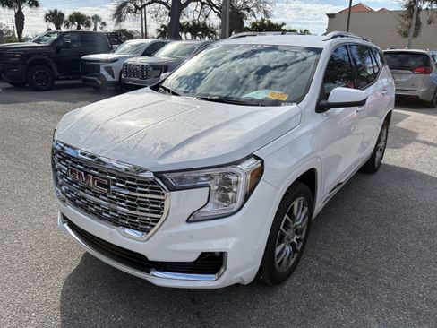 Used 2023 GMC Terrain Denali image 3