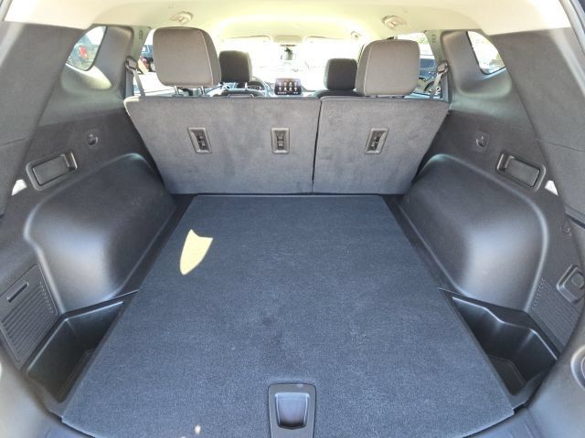 Used 2024 Chevrolet Blazer LT FWD image 11