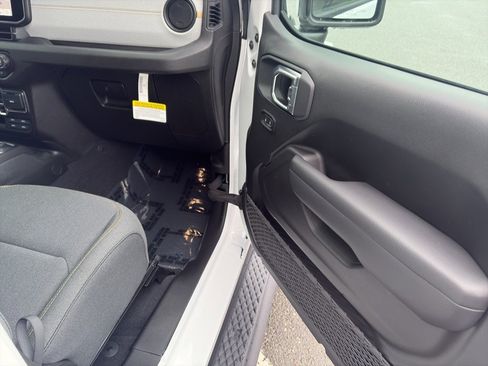 New 2026 Jeep Gladiator Sport image 25