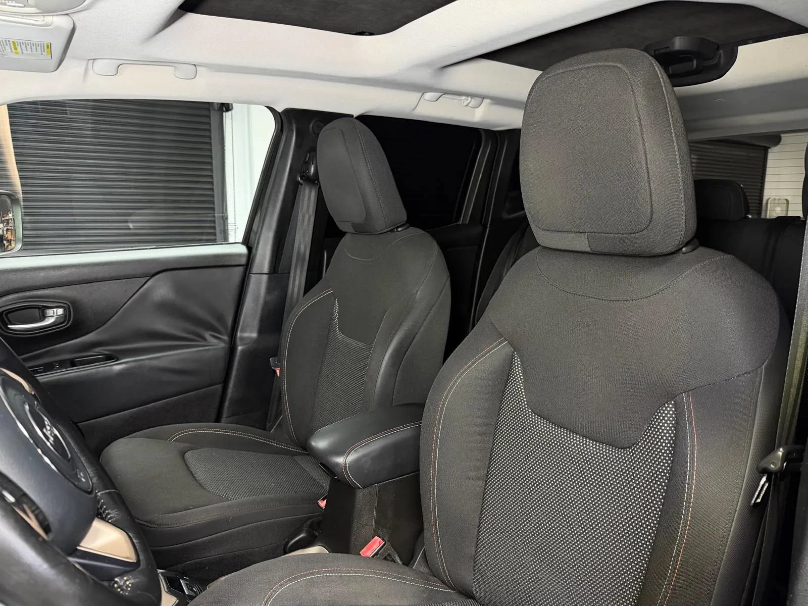 Used 2016 Jeep Renegade 75th Anniversary FWD image 28