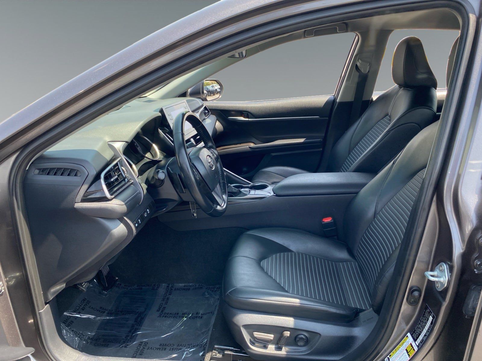Used 2023 Toyota Camry SE FWD image 9