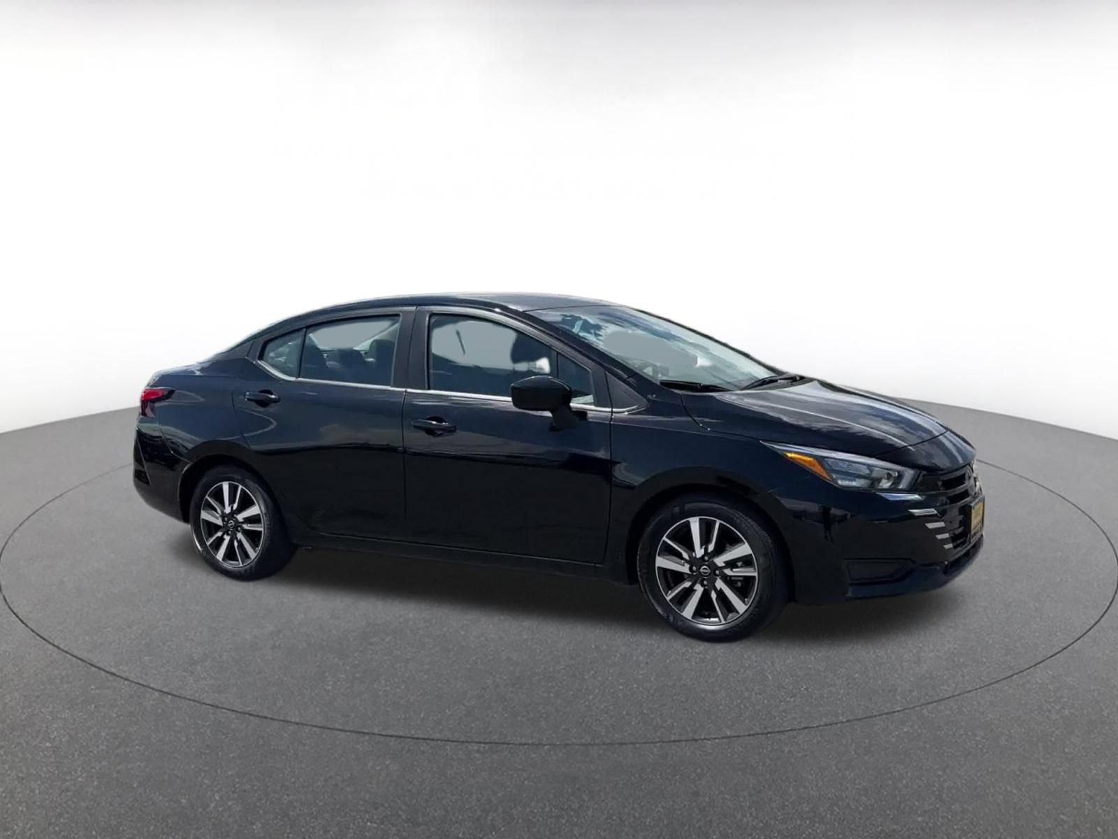 Used 2025 Nissan Versa SV FWD image 2