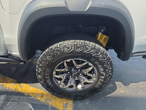 Used 2024 Chevrolet Colorado ZR2 w/ ZR2 Convenience Package III AWD/4WD image 12