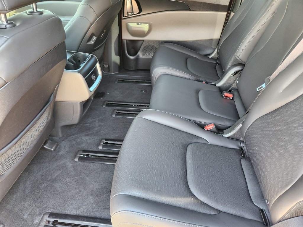 New 2026 Kia Carnival FWD image 24