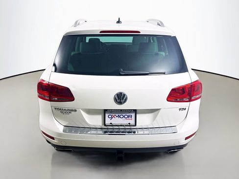 Used 2011 Volkswagen Touareg Sport image 6