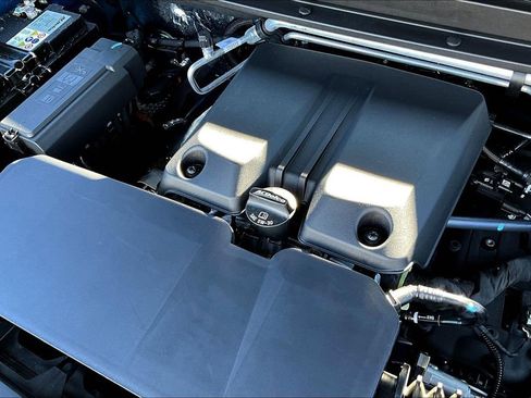 Used 2024 Chevrolet Colorado ZR2 w/ ZR2 Convenience Package III image 35