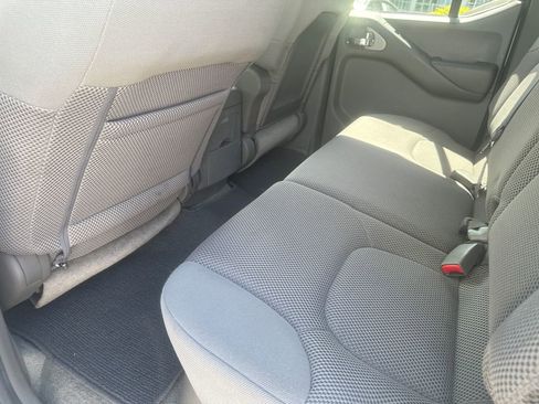 Used 2011 Nissan Frontier SV w/ SV Premium Utility Pkg image 18