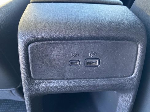 Used 2025 Chevrolet Trax LT w/ Sunroof Package image 15