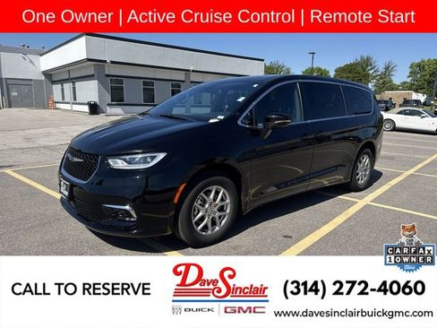 Used 2025 Chrysler Pacifica Select FWD image 1