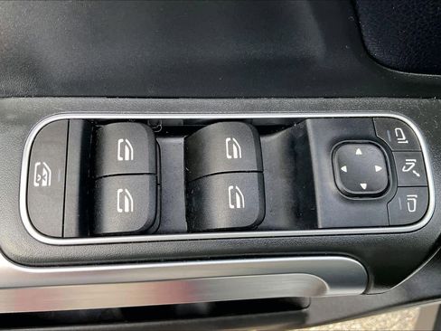 Used 2020 Mercedes-Benz GLB 250 GLB 250 image 30