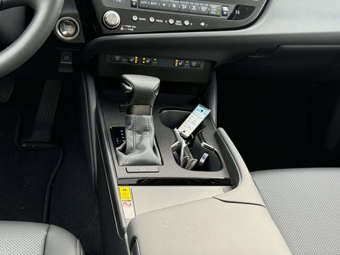 Used 2025 Lexus ES 350 Premium image 18
