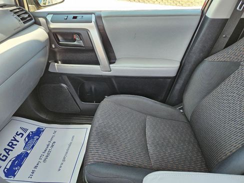 Used 2013 Toyota 4Runner SR5 w/ Convenience Pkg AWD/4WD image 16