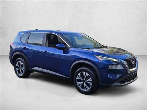 Used 2023 Nissan Rogue SV image 3