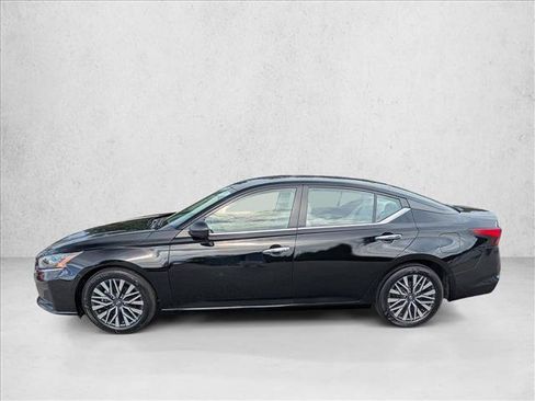 Used 2025 Nissan Altima 2.5 SV FWD image 8