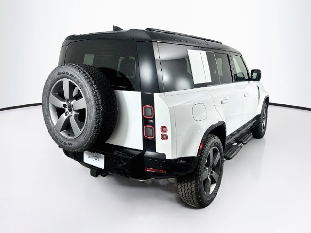 New 2026 Land Rover Defender 110 X-Dynamic SE AWD/4WD image 5