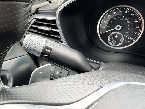 Certified 2025 Genesis G70 2.5T AWD/4WD image 28