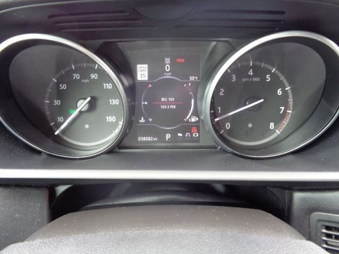 Used 2017 Land Rover Discovery First Edition image 9