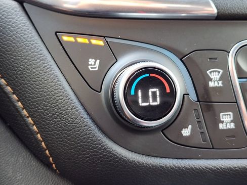Certified 2019 Chevrolet Equinox Premier FWD image 28