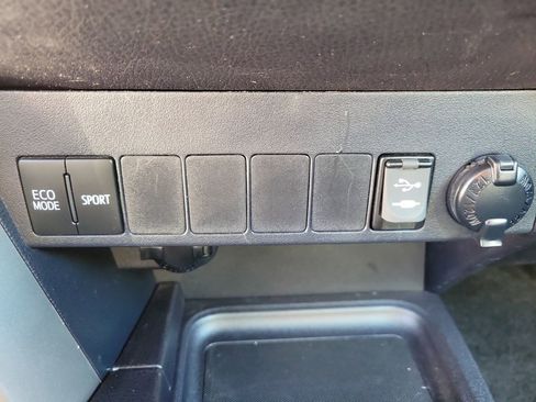 Used 2016 Toyota RAV4 XLE image 31