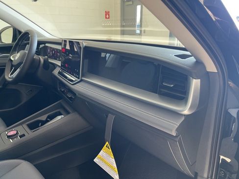 New 2026 Volkswagen Tiguan SE image 40