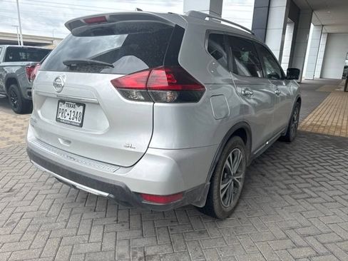 Used 2018 Nissan Rogue SL FWD image 3
