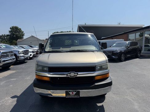 Used 2006 Chevrolet Express 3500 Extended Passenger w/ LT Preferred Equipment Group RWD image 2