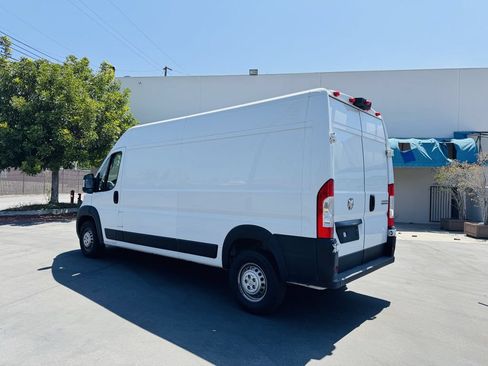 Used 2025 RAM ProMaster 2500 w/ Convenience Group FWD image 13