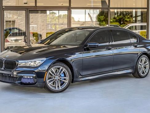 Used 2017 BMW 740i xDrive AWD/4WD image 2