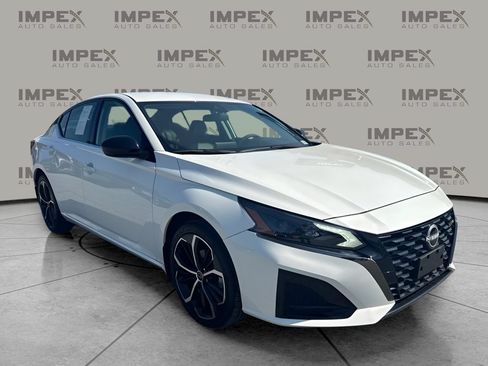 Used 2025 Nissan Altima 2.5 SR FWD image 4