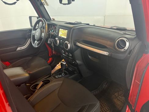 Used 2017 Jeep Wrangler Unlimited Rubicon w/ Connectivity Group image 21