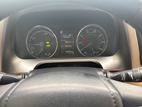 Used 2018 Toyota RAV4 Limited AWD/4WD image 21