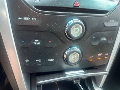 Used 2015 Ford Explorer XLT w/ Equipment Group 202B FWD image 44