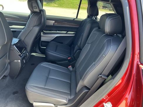 New 2026 Cadillac Vistiq Sport image 28