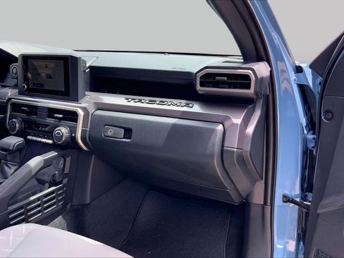 Used 2026 Toyota Tacoma SR5 AWD/4WD image 17