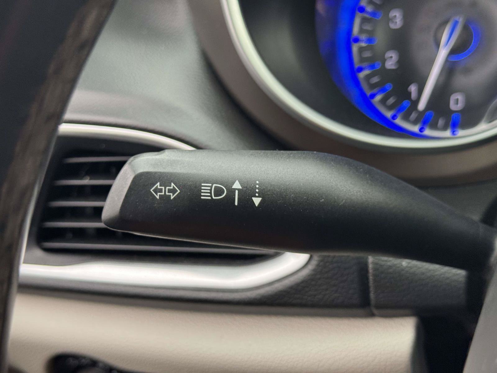 Used 2018 Chrysler Pacifica Touring-L Plus FWD image 20