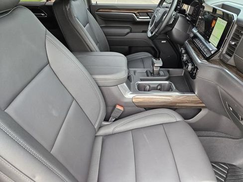 Used 2026 Chevrolet Silverado 1500 LT Trail Boss w/ LT Trail Boss Premium Package AWD/4WD image 15
