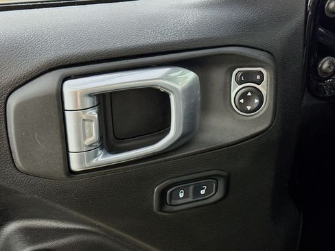 Used 2024 Jeep Wrangler Unlimited Rubicon 4xe w/ Convenience Group AWD/4WD image 19