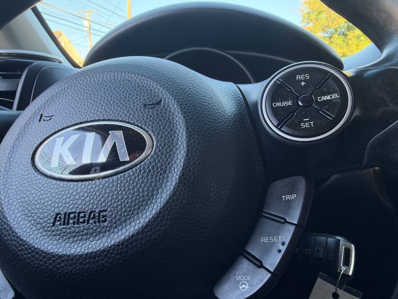 Used 2014 Kia Soul + FWD image 25