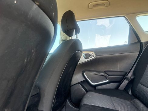 Used 2024 Kia Soul LX FWD image 32