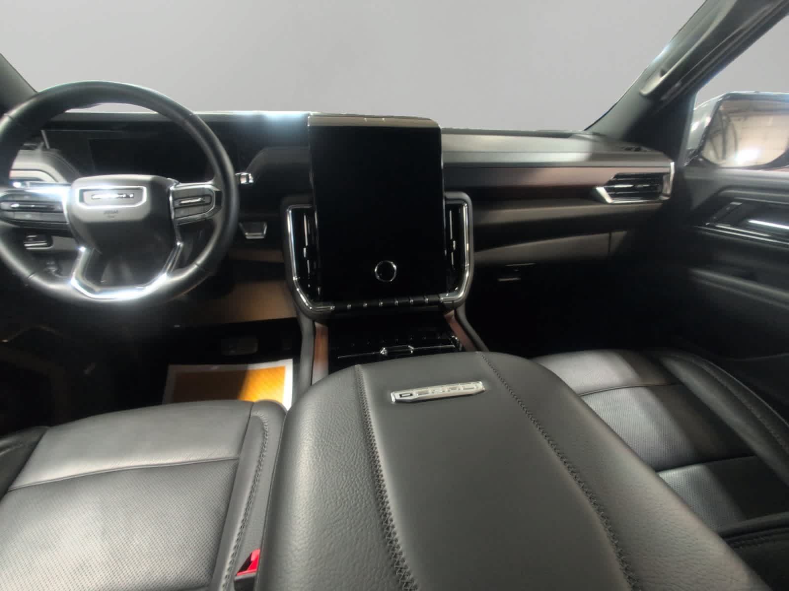 Used 2025 GMC Yukon XL Denali AWD/4WD image 11