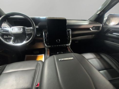 Used 2025 GMC Yukon XL Denali AWD/4WD image 11