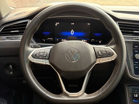 Used 2022 Volkswagen Tiguan SE w/ Panoramic Sunroof Package FWD image 36