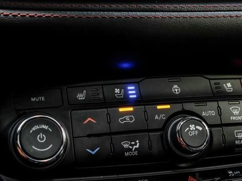 Used 2024 Dodge Durango GT RWD image 29